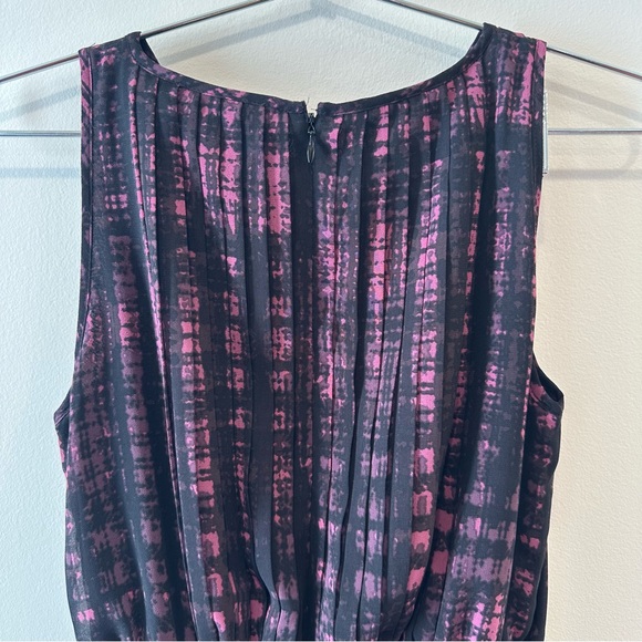 Banana Republic Pleated Midi Dress – Black & Magenta Print, Size 0 - Picture 7 of 7